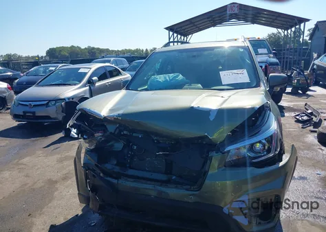 2019 Subaru Forester Premium z USA, uszkodzony, nr VIN JF2SKAEC8KH567302